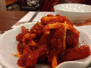 적당히 맵고 적당히 단 가오리무침. '특유의 그' 맛이 나지 않아 남녀노소 무난히 먹을만하다