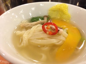 이상하게도 '봉창이해물칼국수' 맛이 좀 난다