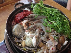 신선한 해산물이 듬뿍 들어 양이 부족하지 않다