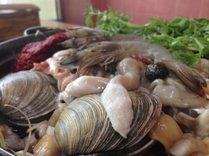 제철의 해산물이 아낌없이 들어있어 비린내가 전혀 나지 않는다