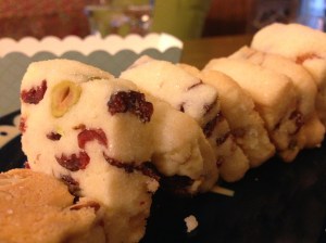 '수제'를 표명한 넛츠쿠키. 가격은 4천원으로 좀 비싸지만 많이 달지 않으면서 고소하고 담백한 것이 먹을만하다