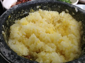 그냥 계란만 넣고 비벼도 맛있고 참기름간장을 달라서 해서 조금 넣어도 맛있다