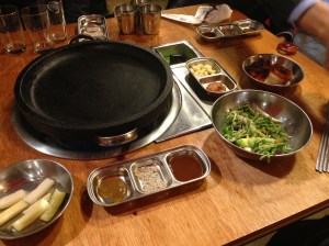 대한뉴스에 비해 밑반찬은 좀 아기자기하다