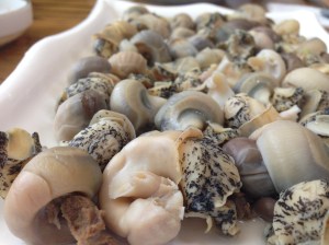 신선하고 따끈하게 삶아져 나온 이 녀석.. 낮술 유발자이다