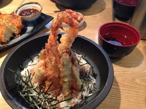 일본은 튀김요리가 많이 발달했는데 그 정수가 튀김덮밥이라고 볼 수 있을 것이다