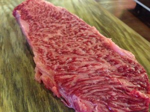 초반에 비해 고기등급은 그대로지만 좀 질겨지면서 맛이 떨어지지 않았나는 의심을 받고 있다. 사진은 2013년 6월에 찍은 사진