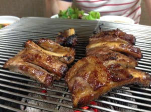 짭쪼름한 간장 양념이 등갈비의 맛을 제대로 표현해주고 있긴 하지만 매운양념이나 등갈비김치찜같은 메뉴가 더 있으면 하는 아쉬움도 있다