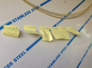 식사시간대에 가면 대기표를 받아서 한참 기다려야 한다