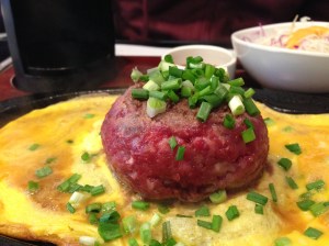 생고기를 낼 정도로 '우리 고기는 신선하다'라고 웅변하는 듯하다