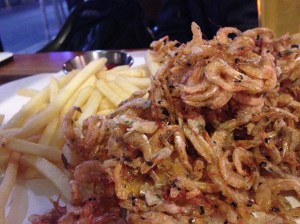 이노사케에서 맛보던 '새우의 깡'을 여기서도 먹을 수 있다. 배 안 부르게 먹기에 적당한 안주