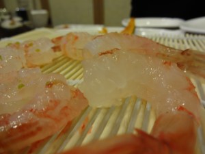 가격은 좀 비싼 편이지만 쉽게 맛볼 수 없는 독도새우를 한번 쯤은 경험해 볼만하다