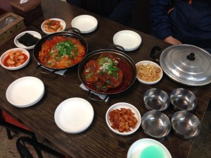 밥 짓는데 20분은 걸리고 기다리는 사람도 많으므로 미리 예약을 하고 가는 것을 추천한다