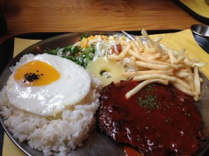 데리야끼 소스에 매운 맛을 살짝 가미한 매콤 함바그