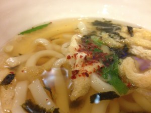 국물맛이 강하지 않아 좀 밍밍하다는 느낌도 준다