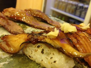 달짝하면서도 다소 느끼한 장어초밥. 장어 특유의 비린내는 약간 난다