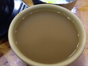 막걸리를 발효시킨 뒤 한약재를 넣고 끓여서 만든다는 모주. 이걸 빼면 전주 콩나물 국밥을 먹었다고 말하면 안 된다