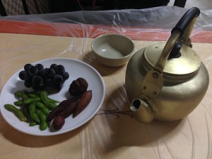 다른 지역에서 술을 시키면 '성의있는 곳'도 땅콩이나 강냉이 정도가 나오지만 여기는 '마른안주' 수준도 이 정도이다