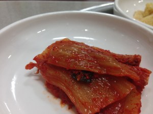 잘 익은 묵은지. 밑반찬들도 먹을만 하지만 꽃게살에 밀려 빛을 못 보는게 안타깝다