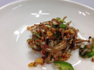 멸치볶음조차 맛깔스럽다