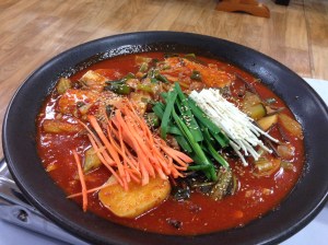 목포의 '5대 맛' 중의 하나로 꼽히는 갈치찜. 해물찜 만들듯 갈치에 양념장을 두 번 끼얹는 방식으로 조리한다고 한다