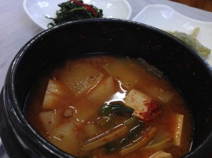 다른 반찬들에 비해 다소 평범했던 찌개