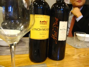 집 지하실 와인셀러 안에 있는 와인을 그냥 가져와서 마셔도 된다. '잔값'은 지불했던 것 같다