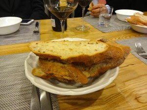 빵이 나올 때도 있고 안 나올 때도 있다