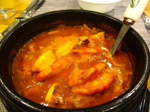 아마도 해산물이 들어간 스페인식 토마토 스튜였던 듯하다