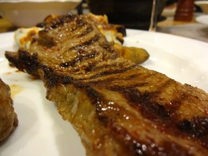 이 날의 경우 두 중료의 스테이크를 줬는데 등심스테이크인 듯하다