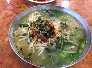 풍성한 느낌의 칼국수