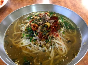 이 집의 에이스로 꼽는 사람도 있는 멸치다시국수