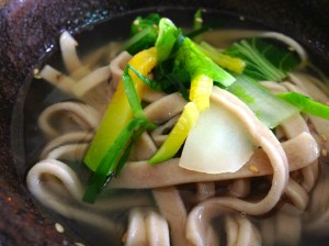 절에서 먹을 듯한 몸에 좋은 느낌(사실 멸치가 들어가니 절에서도 먹지 못하겠지만)을 한번 가지려면 도전해 볼만하다 