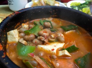 홈메이트 청국장이라고 하는데, 6천원을 주고 사 먹을 수도 있지만 찜갈비를 시키면 공짜로 준다