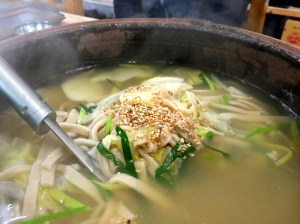 감자와 호박, 조금의 푸성귀와 깨 정도로 아주 소박하다