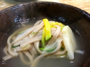 면이 부드럽고 국물도 편안한 맛. 한마디로 몸에 좋을 듯한 맛이다