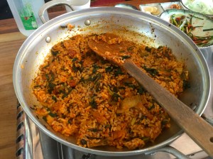 주물럭을 먹는다면 밥을 볶아 먹는 것도 빠뜨릴 수 없다