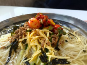 간이 어느 정도 되어 있긴 하지만 부족하다 싶으면 양념간장으로 간을 해도 좋다