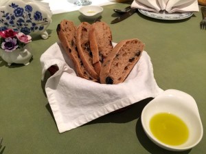 독일에서 수입한 유기농 빵과 이스트로 만든다는 발효빵