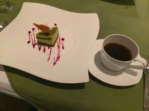 주문을 하면 바로 갈아준다는 커피는 사실 좀 평이했다