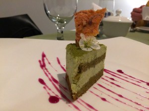 녹차 케잌에는 녹차 가루까지 뿌려져 있어서 녹차 맛이 진하게 난다